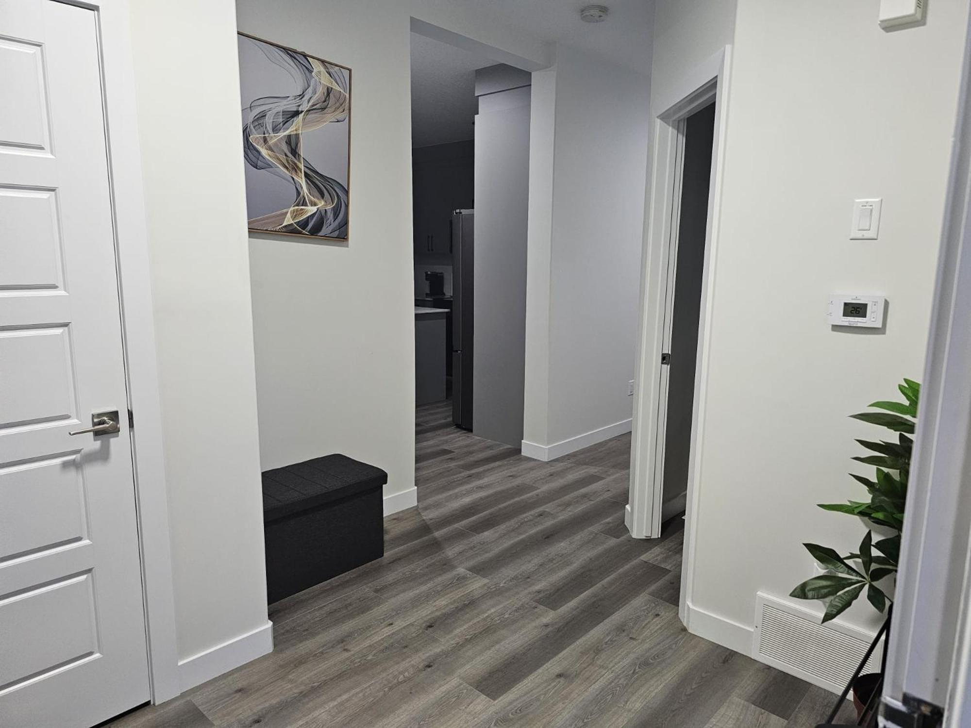 Sleek In Trendy Community At Sw, Holiday home Edmonton