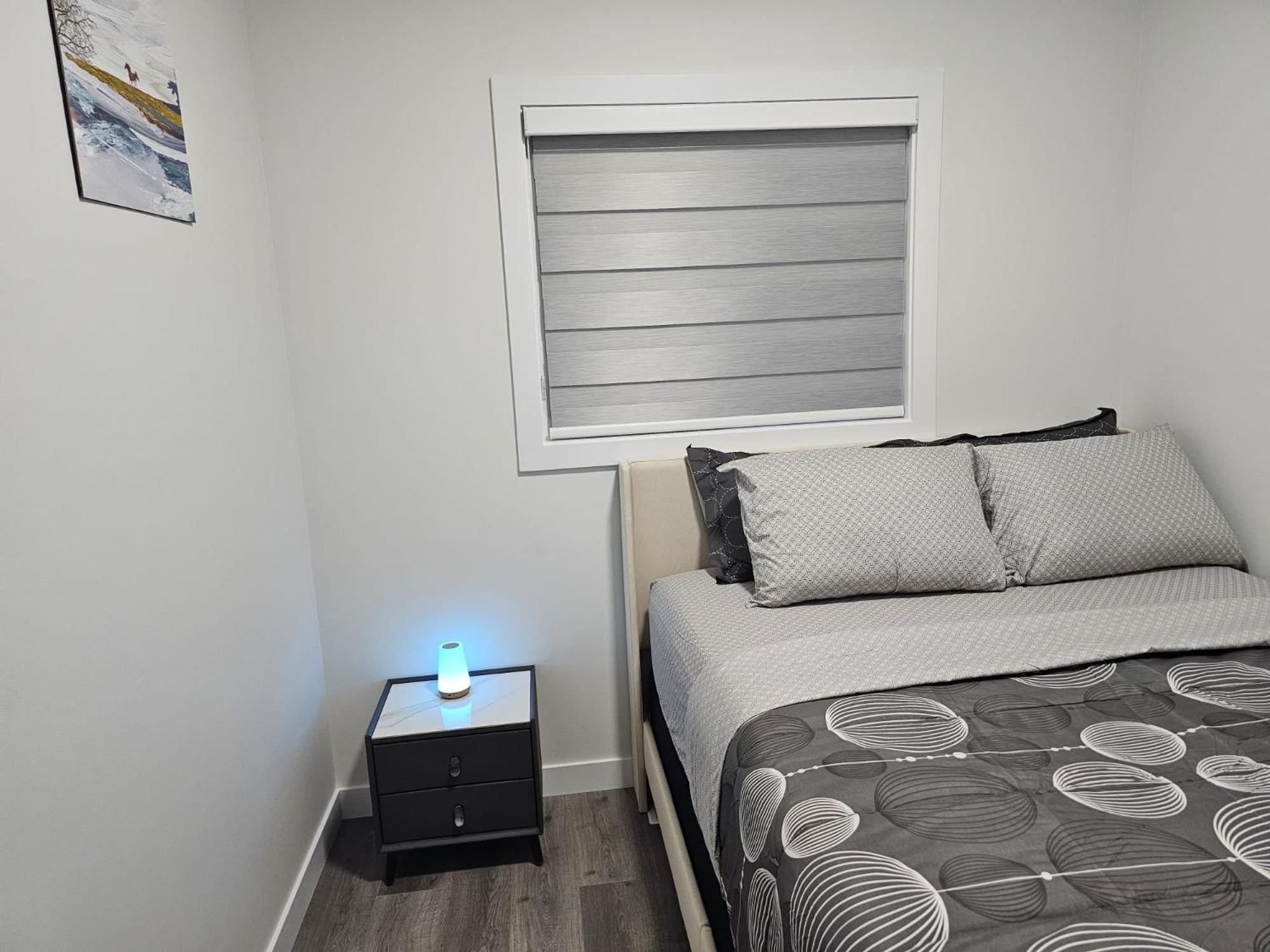 Sleek In Trendy Community At Sw, Holiday home Edmonton