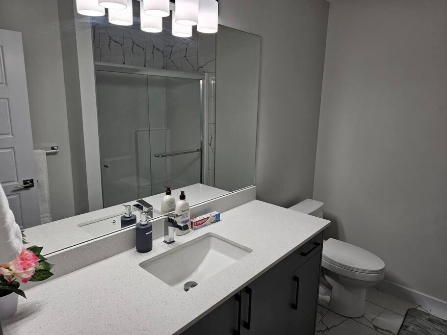 Sleek In Trendy Community At Sw, * Edmonton