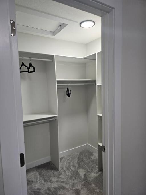 Sleek In Trendy Community At Sw, * Edmonton