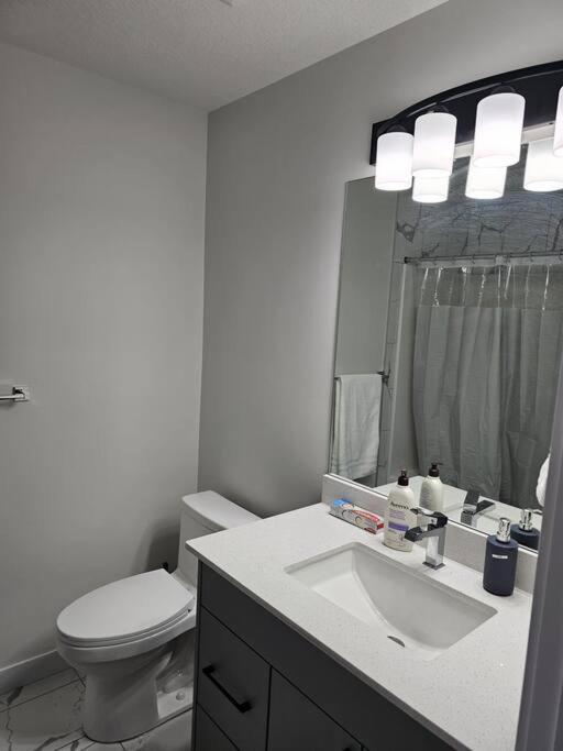Sleek In Trendy Community At Sw, Holiday home