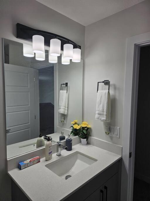 Sleek In Trendy Community At Sw, Edmonton