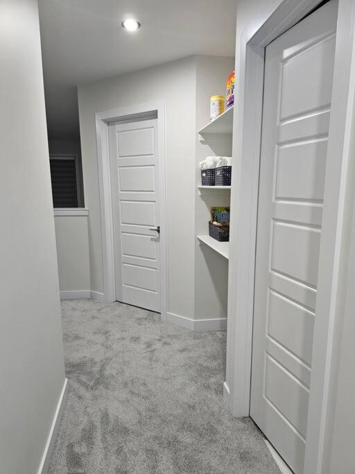 Holiday home Sleek In Trendy Community At Sw, Edmonton