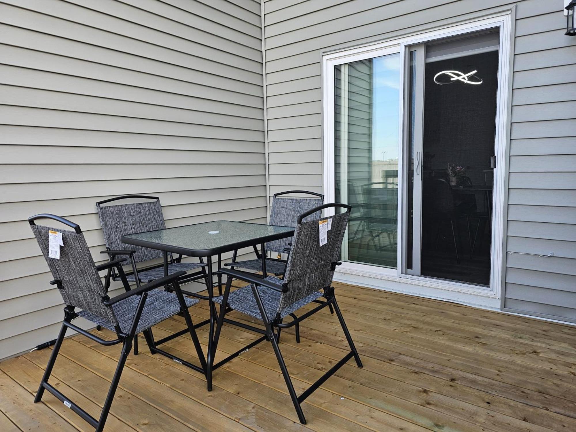Sleek In Trendy Community At Sw, *